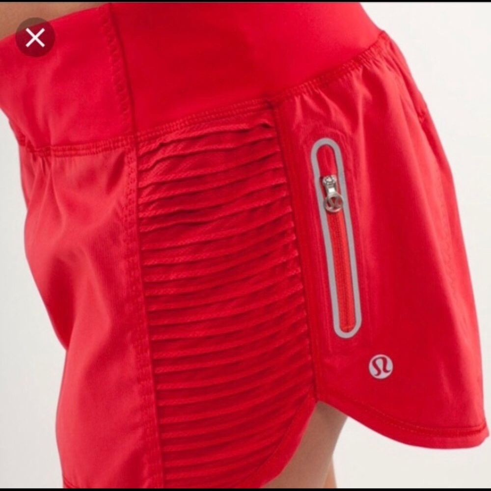 Lululemon Bright at Night short - Size 6 - Currant